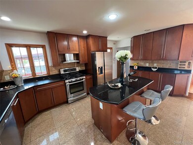 7611 270th St, New Hyde Park, NY 11040 - photo 6