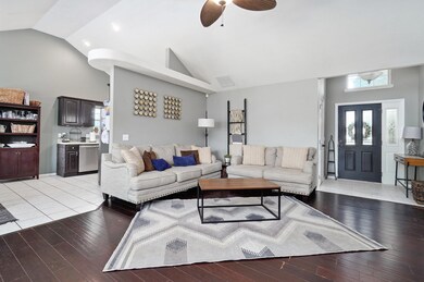 1112 W McGuffey St-13