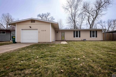 1319 SW Argyll St, Topeka, KS 66611 - photo 2