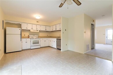 44 Eisenhower Cir, Whitehall, PA 18052 - photo 4