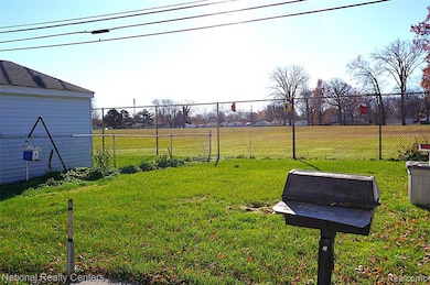 32547 Avondale St, Westland, MI 48186 - photo 4