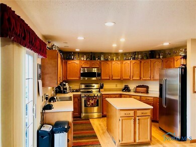 701 Tarra Oaks Dr, Findlay, OH 45840 - photo 3