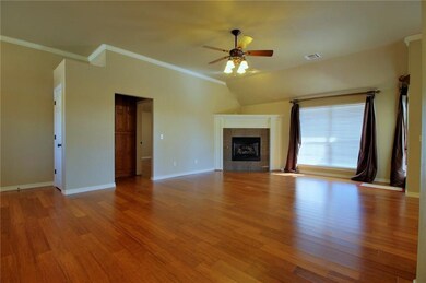 108 Southpointe Ave, Tuttle, OK 73089 - photo 3