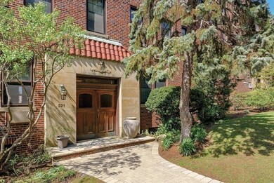 321 Tappan St unit 5, Brookline, MA 02445 - photo 2