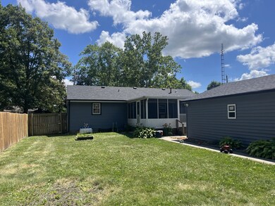 908 Timmons Dr, Tuscola, IL 61953 - photo 4