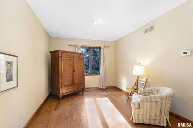 6401 Utica Ridge Rd unit 3, Davenport, IA 52807 - photo 4