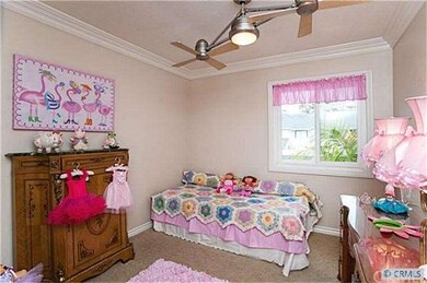 Darling secondary bedroom with mirrored wardrobe d