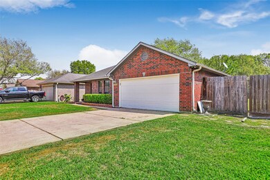 1016 County Road 855a, Alvin, TX 77511 - photo 4