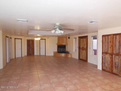 Living Room/Fireplace