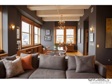 Open Floorplan & High Ceilings