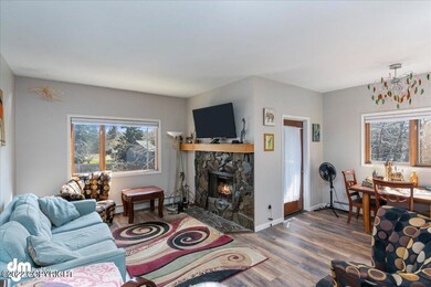 04-Living Room_MAX6415