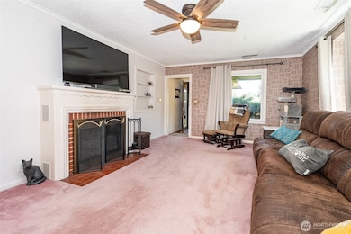 Spacious living room