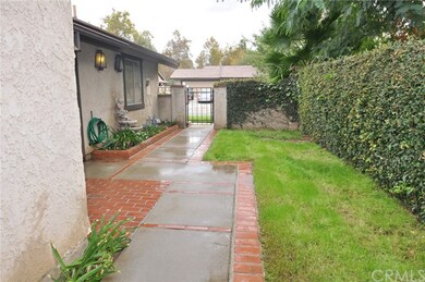 Private Front Side Yard ~ Perfect for Dog Run!