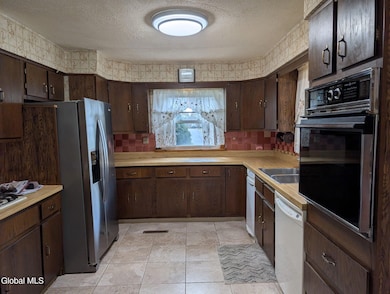 31 St George Place, Schenectady, NY 12304 - photo 4