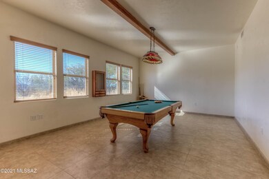 8 Living Room photo a