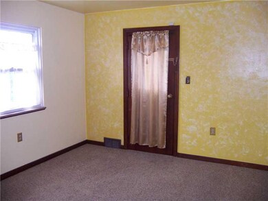 Living Room. The living room is nice and bright!
