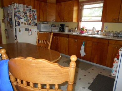 Kitchen w/pantry<|><|>