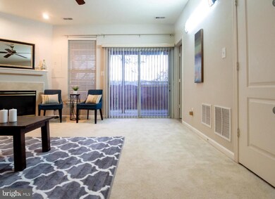 12986 Park Crescent Cir, Herndon, VA 20171 - photo 4