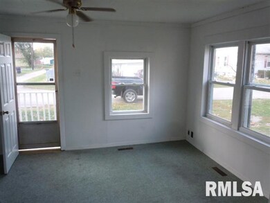 110 N Beason St, Lincoln, IL 62656 - photo 2