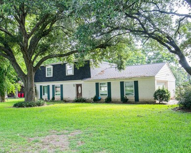 210 San Bernard St, Bay City, TX 77414 - photo 2