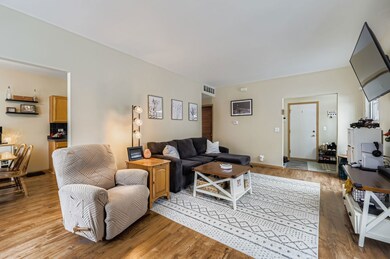 1611 Fredericksburg Ln unit 1, Aurora, IL 60503 - photo 4