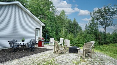 Gravel drive w/muched eating area