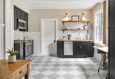 44 State St unit 2, Bristol, RI 02809 - photo 2