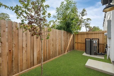 717 Janisch Rd unit C, Houston, TX 77018 - photo 2