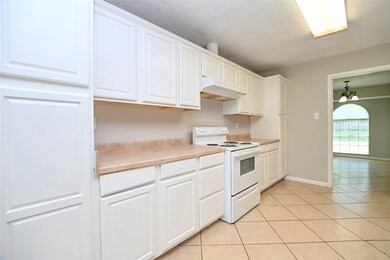 6426 Menwood Cir, Houston, TX 77088 - photo 7