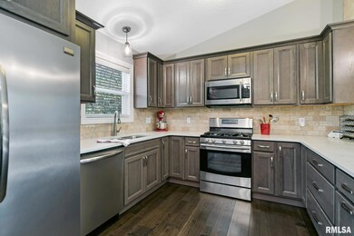 3804 W 13th St, Davenport, IA 52804 - photo 5