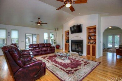 Vaulted ceiling, hardwood flooring, surround sound