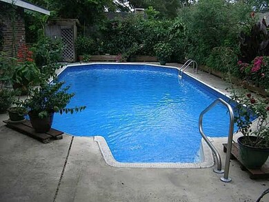 Swimming Pool/Hot Tub/Sauna.