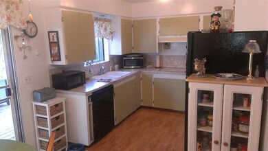 1701 SW Rogue River Ave, Grants Pass, OR 97526 - photo 2