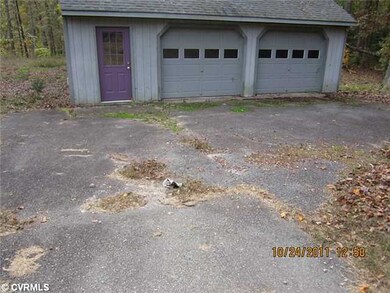 Parking Lot/Garage - 2-Car Detached Garage