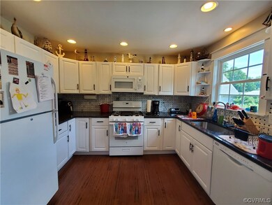 112 Waterview Dr, Dunnsville, VA 22454 - photo 4