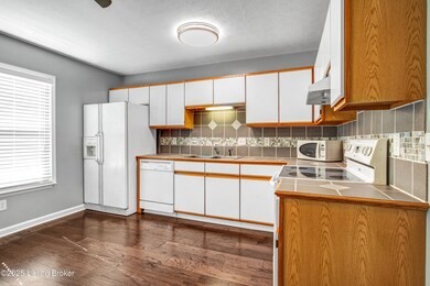 5820 Lake Erie Dr, Louisville, KY 40291 - photo 7