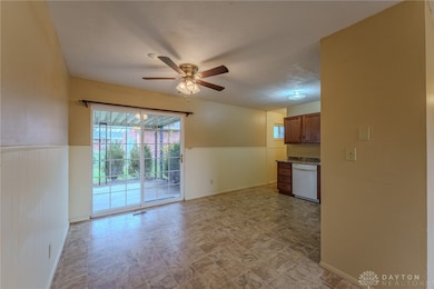 1043 Nutmeg Square S, Troy, OH 45373 - photo 7