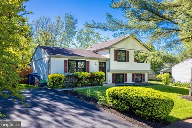 12913 Framingham Ct, Herndon, VA 20171 - photo 2