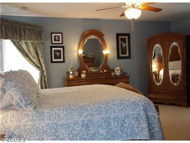 Master Bedroom - L Shaped Master with sitting area