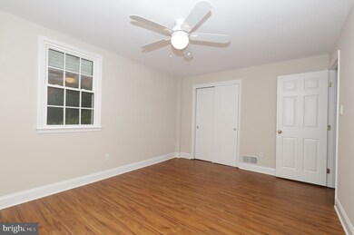 9127 Maywood Ln, Fairfax, VA 22031 - photo 6
