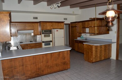 LARGE EAT-IN KITCHEN!