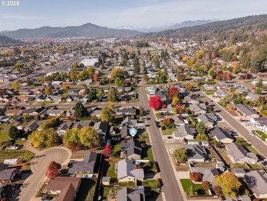 1204 E Second Ave, Sutherlin, OR 97479 - photo 6