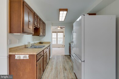 7902 Birchtree Ct, Springfield, VA 22152 - photo 7