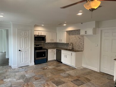 8714 Saratoga Forest Dr, Houston, TX 77088 - photo 5