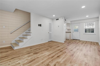 126 Du Rhu Dr unit C, Mobile, AL 36608 - photo 2