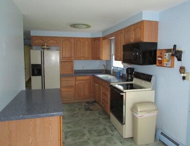 Lovely updated kitchen with Oak...
