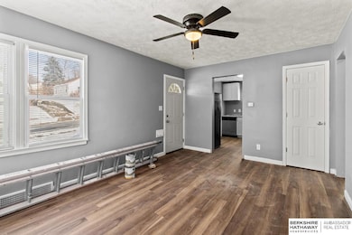 4327 Larimore Ave, Omaha, NE 68111 - photo 3