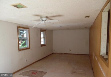 8227 Cornwall Rd, Dundalk, MD 21222 - photo 5