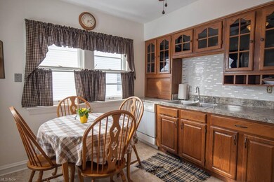 Timeless eat-in kitchen with nice cabinet space!