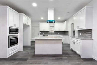 1527 Truelove St, Gainesville, TX 76240 - photo 2